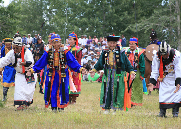 Бий биелгээний наадам