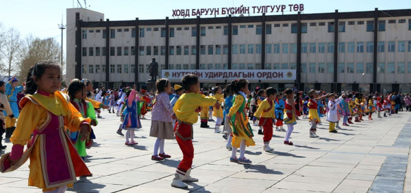 Монгол улсын гавьяат жүжигчин нэрт бийч Б.Дугараагийн нэрэмжит “Алтан Өв” бий биелгээний 3-р наадам боллоо